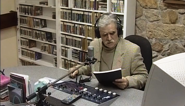 Professor reformado ensina inglês na Rádio Afifense