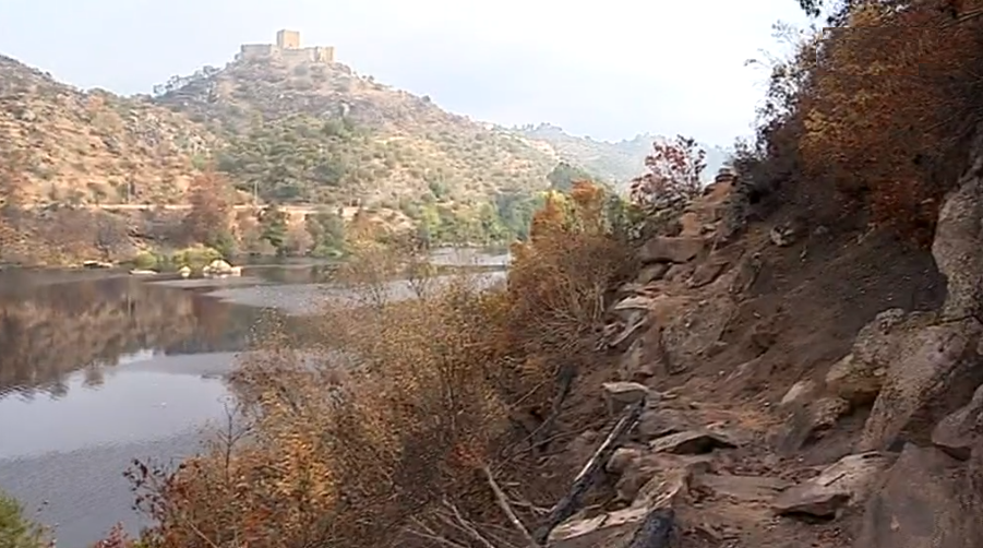 Fogo destrói passadiço do Alamal