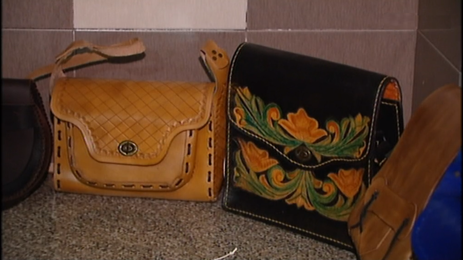 Artesanato de Francisco Rocha em pele