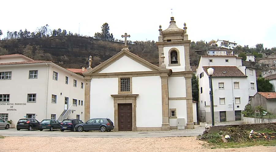 Incêndio florestal na Aldeia de Benfeita