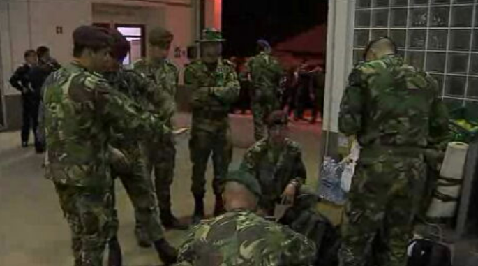 Avião C-130 a caminho de Moçambique