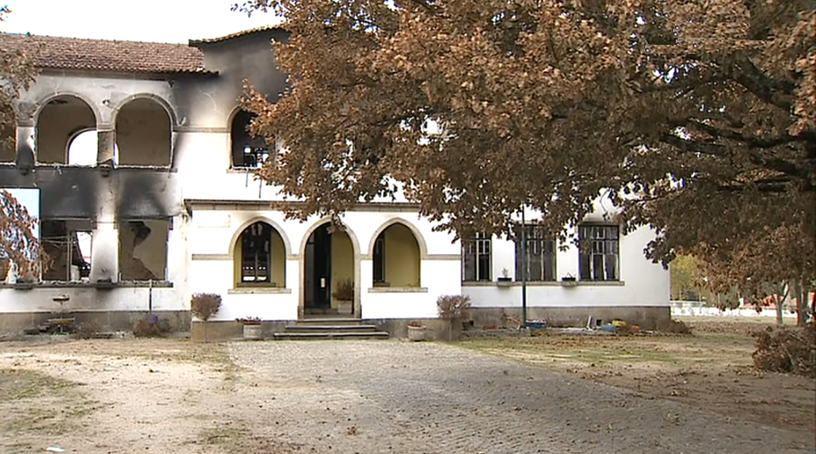 Reconstrução de escola em Tábua