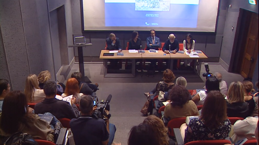 Livro “Casa dos Bordados” de Teresa Klutt