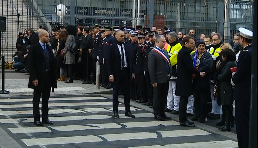 França recorda vítimas dos atentados