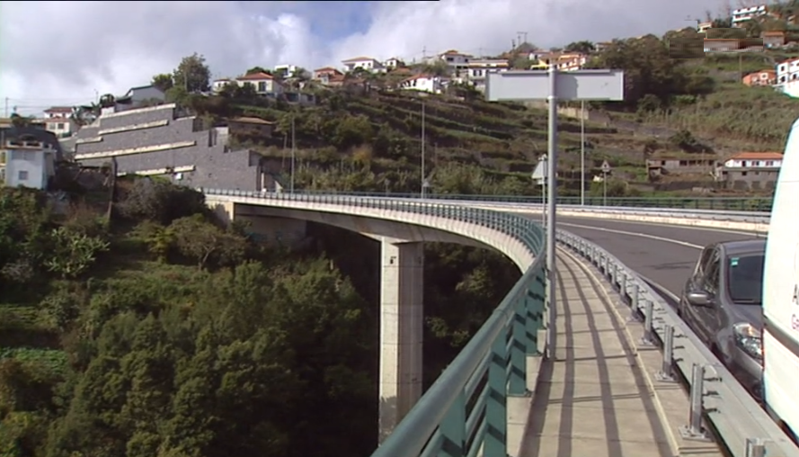 Retoma das obras na estrada cota 500