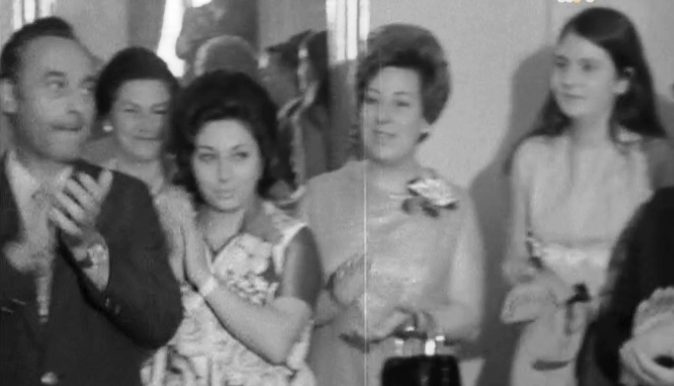 Entrega de prémio a Elisete Bayan