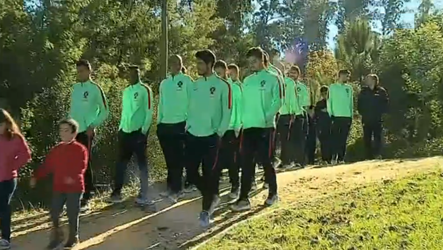 Futebol: Passeio da Seleção Nacional