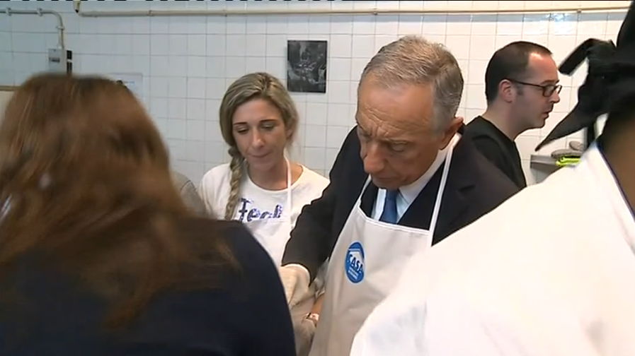 Marcelo Rebelo de Sousa ajuda os sem abrigo