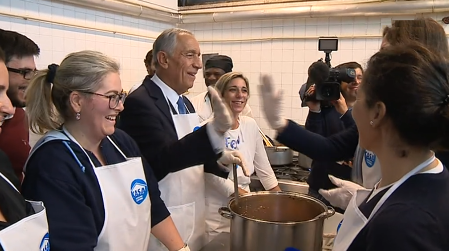 Marcelo Rebelo de Sousa com os Sem Abrigo