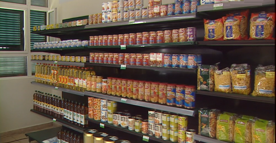 Mercearia social no Funchal