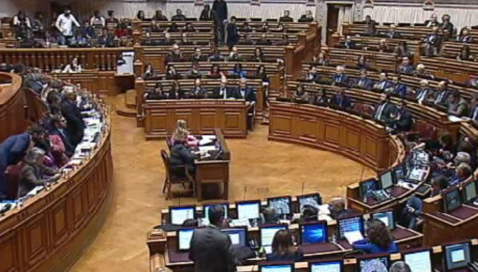 Debate quinzenal na A.R