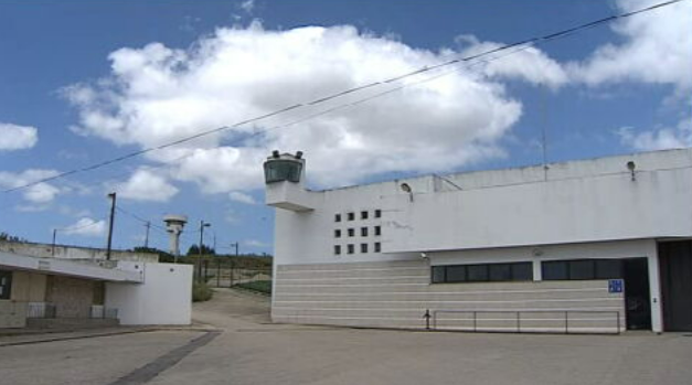 Duarte Lima entrega-se no Estabelecimento Prisional de Caxias