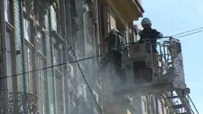 Fogo posto em casa na baixa