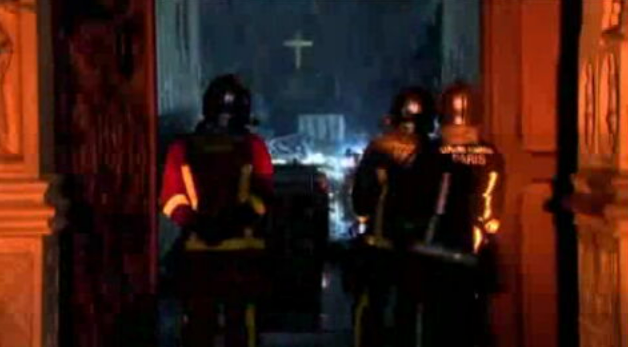 Chuva pode prejudicar paredes da Catedral de Notre Dame