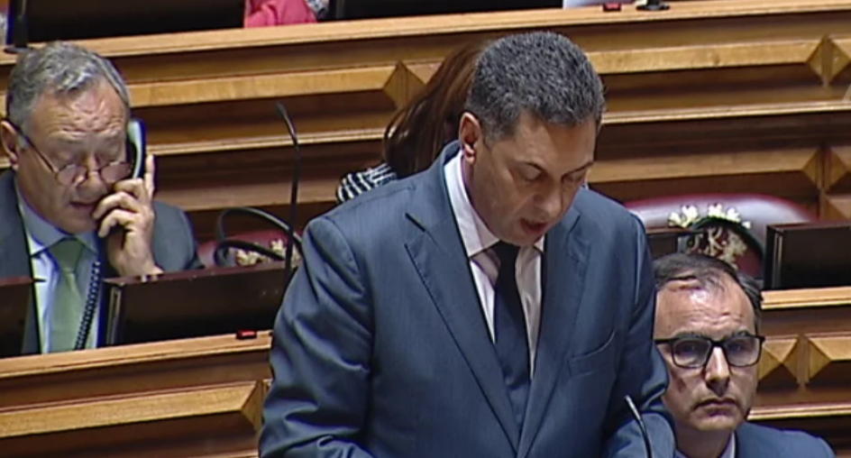 Parlamento aprova fim de utilização de plásticos