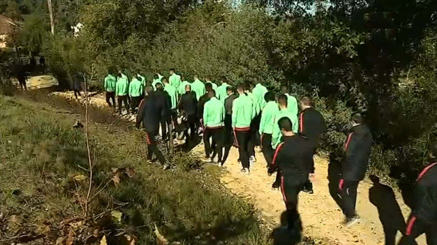 Futebol: caminhada da Seleção Nacional