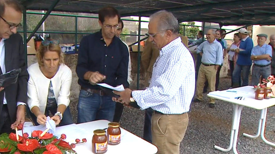 Entrega de pesticida aos apicultores da Madeira