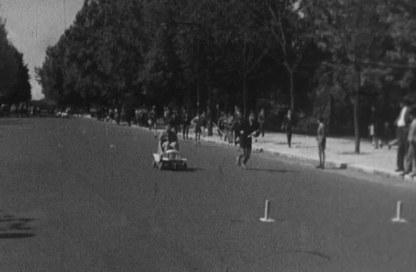 Corrida de carros de madeira