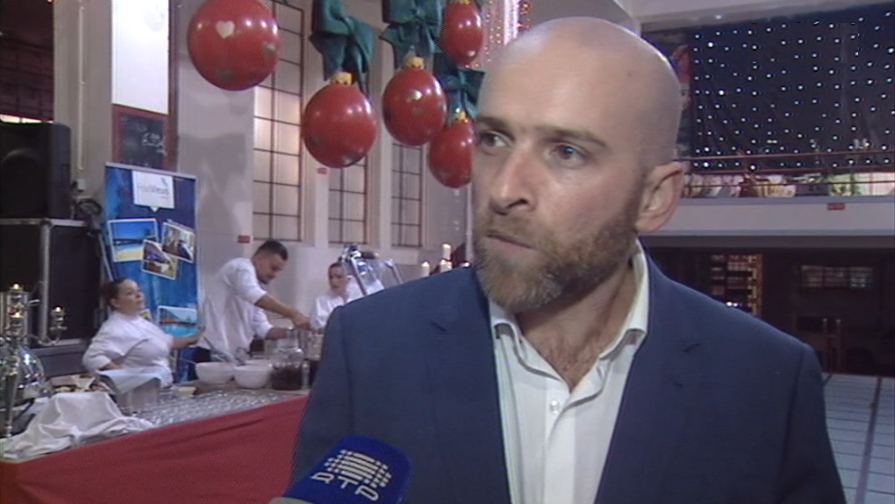 Chef Otávio Freitas publica livro de culinária