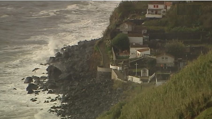 Derrocada na freguesia de Rocha da Relva