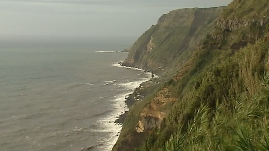Derrocada na fajã de Rocha da Relva em São Miguel