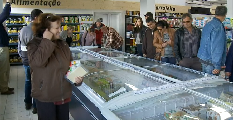 Inauguração de supermercado nas Flores