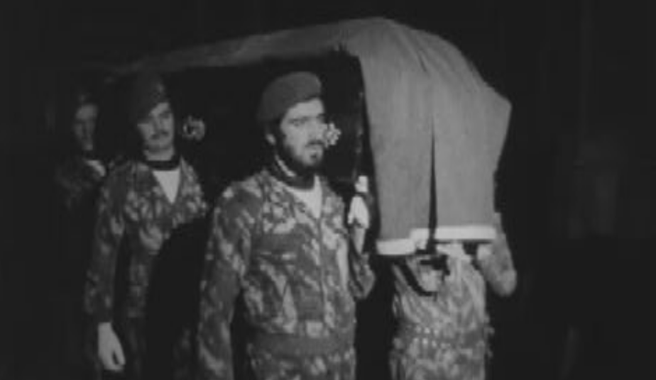 Cerimónias fúnebres dos comandos mortos no 25 de Novembro