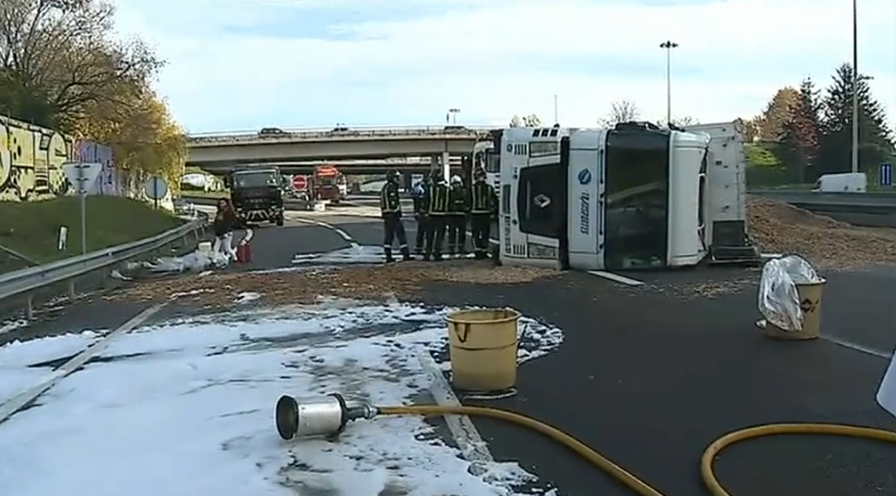 Acidente com camião no Porto