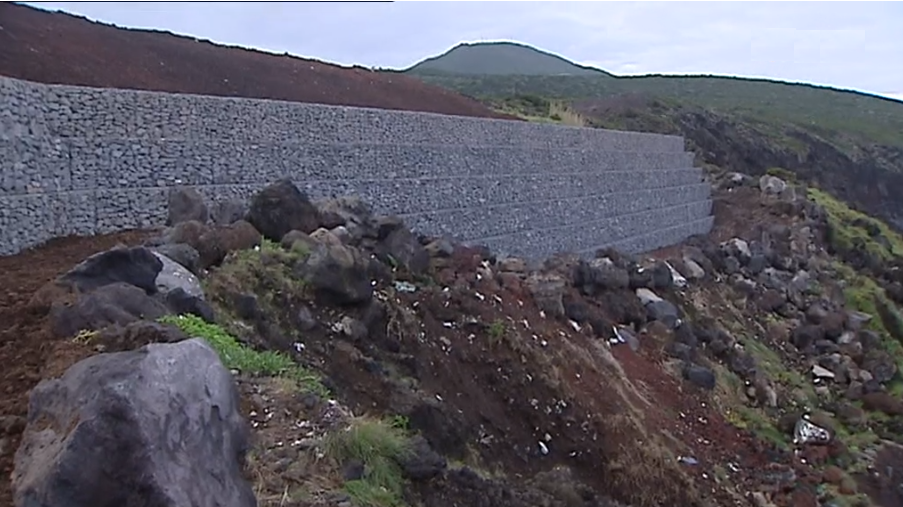 Obras de selagem no aterro sanitário do Faial