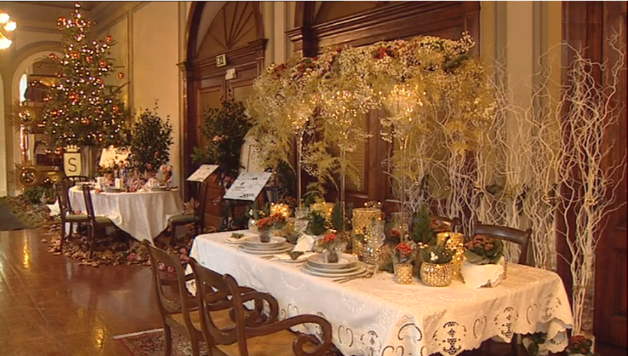 Exposição de mesas de Natal com bordados da Madeira