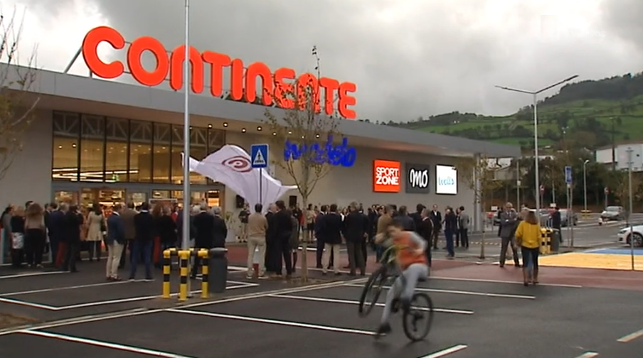 Galeria Comercial nas Capelas de São Miguel