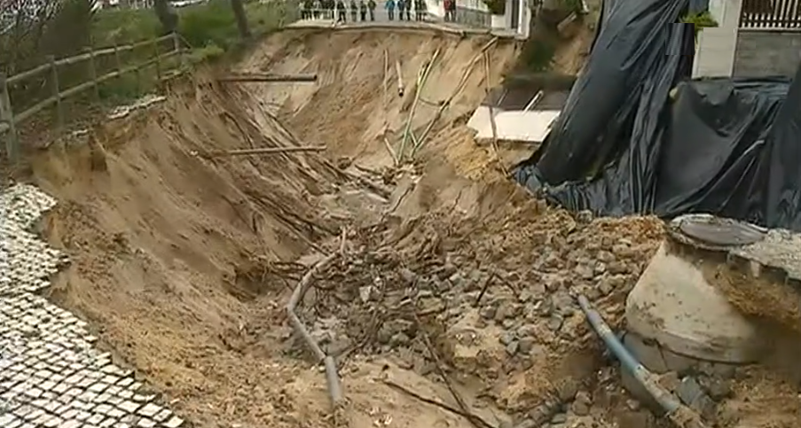 Rebentamento de conduta de água em São Pedro de Moel