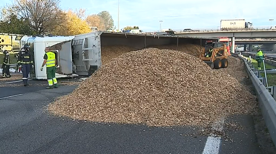 Despiste de camião no Porto