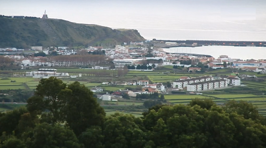Contaminação dos solos com chumbo líquido na Praia da Vitória