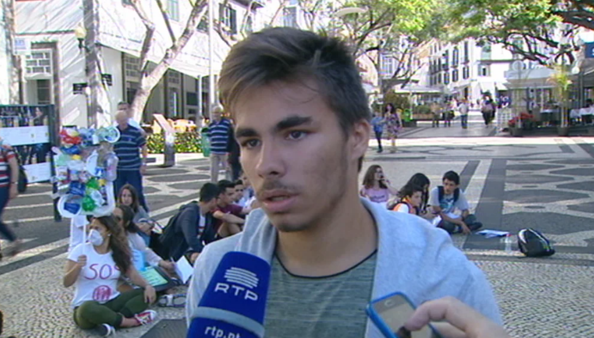 Manifestação juvenil a favor do ambiente