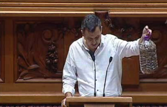 Aprovação de projeto-lei para beatas de cigarros