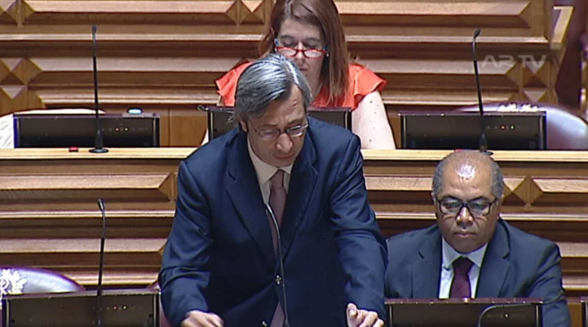 Debate parlamentar sobre a crise nos transportes