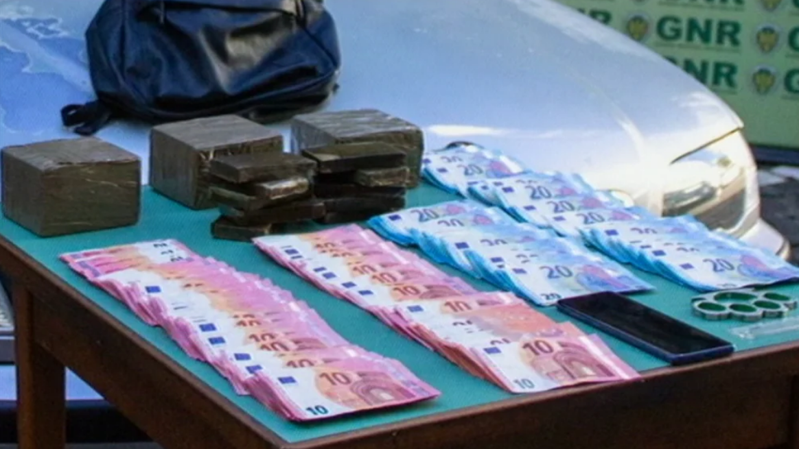 GNR detém homem na posse de 8 mil doses de haxixe