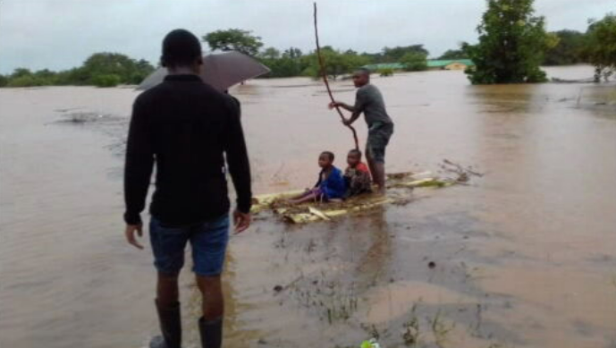 Jangada Improvisada em Moçambique