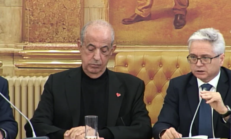 Queixa contra Comissão Parlamentar