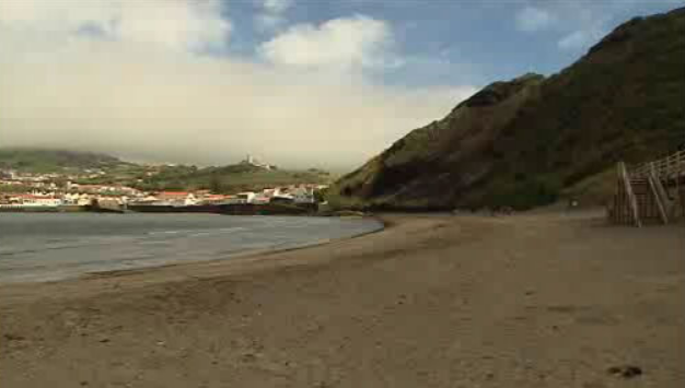 Limpeza de lixo marinho no Dia do Mar