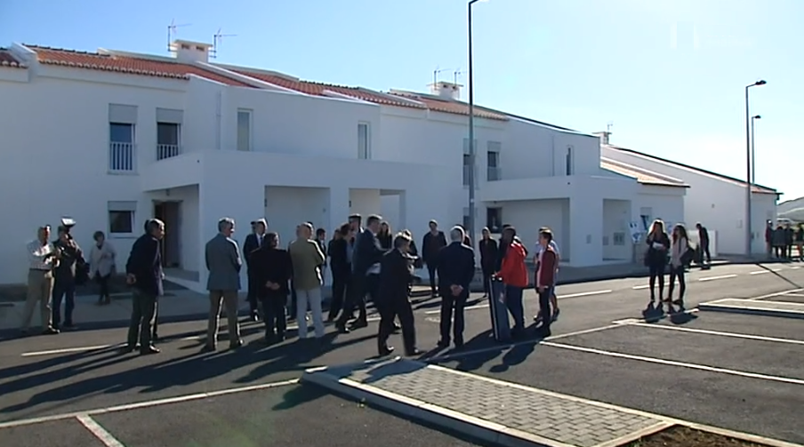 Governo entrega habitações sociais na Praia da Vitória