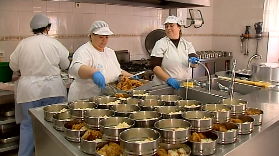 Refeições a alunos carenciados