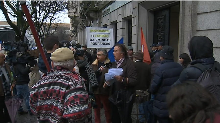 Manifestação dos lesados do BES no Porto