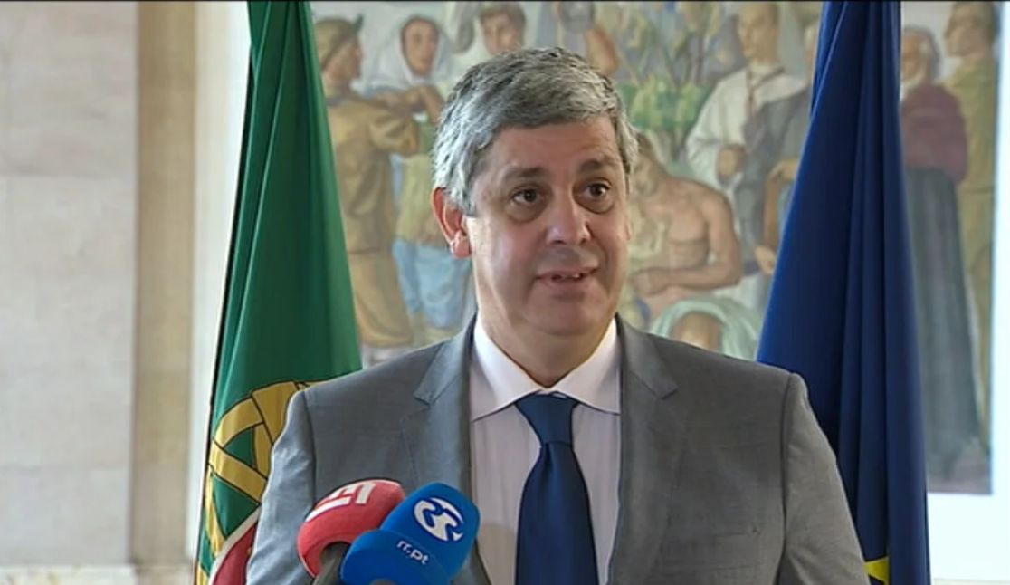 Défice perto do zero