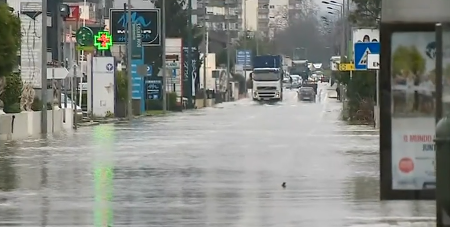 Mau tempo condiciona tráfego rodoviário