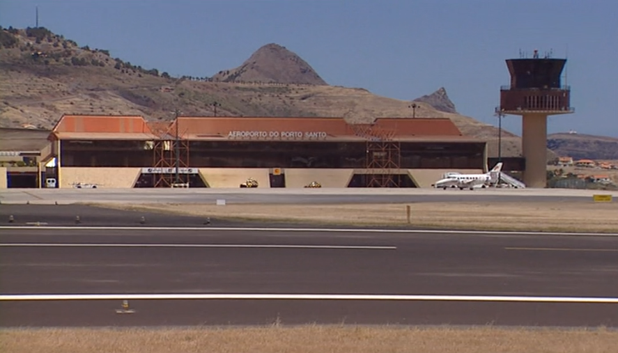 Avião faz escala no Porto Santo durante paragem do “Lobo Marinho”
