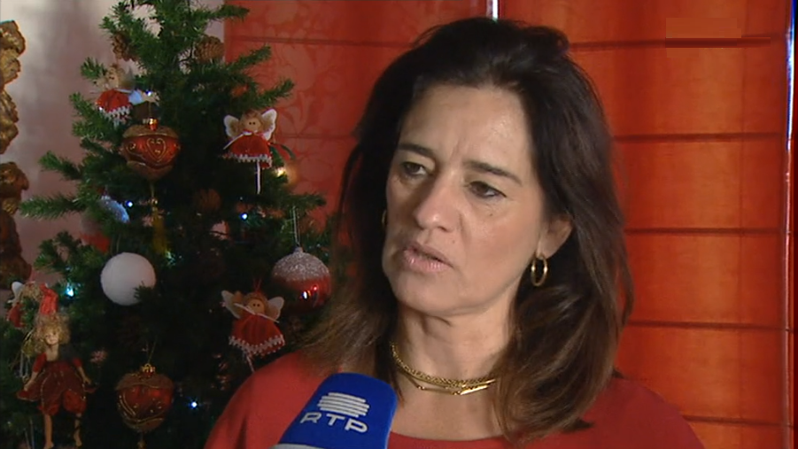 Personalidades políticas entregam “prendas” a adversários partidários