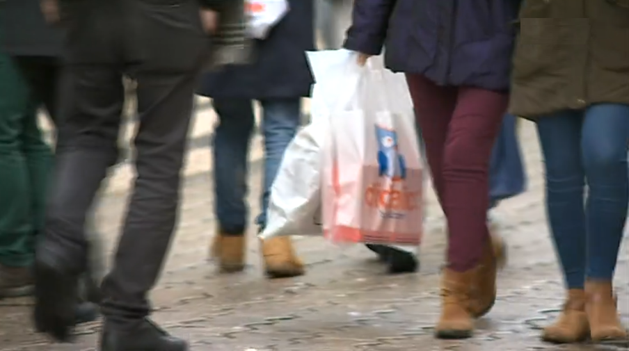 Troca de presentes nas lojas após o Natal