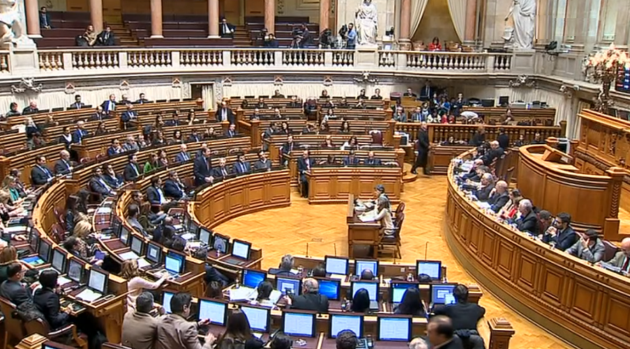 Debate Quinzenal na AR: Fim dos exames no ensino básico